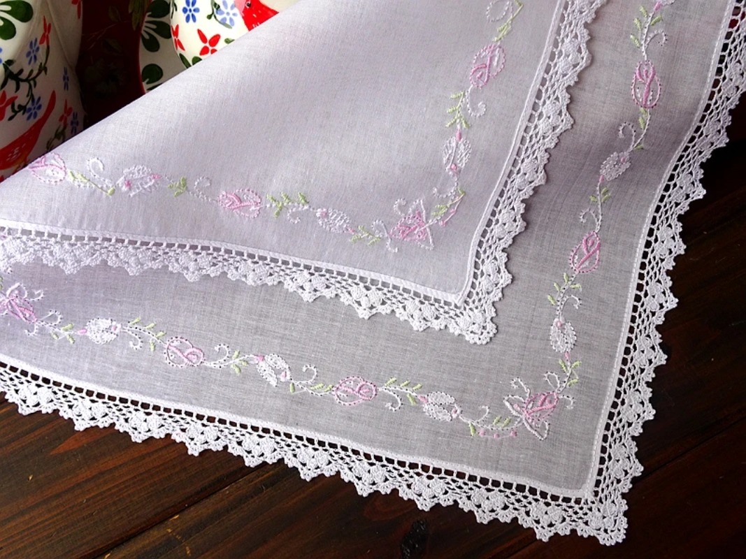 Handmade Embroidered Hook Edge - Monogrammed Handkerchief 리뷰 및 가격