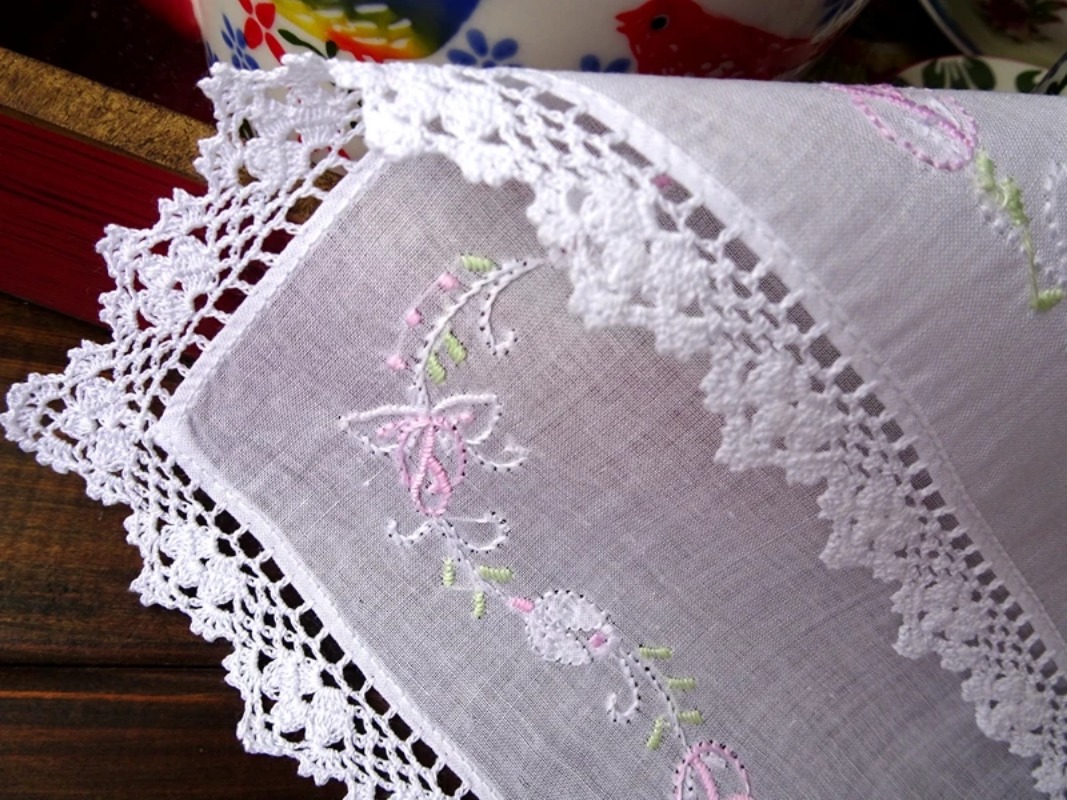 Handmade Embroidered Hook Edge - Monogrammed Handkerchief 리뷰 및 가격