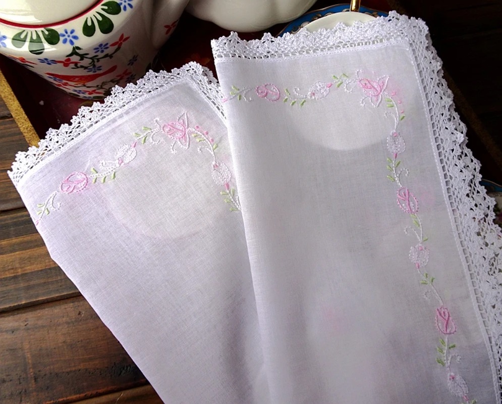 Handmade Embroidered Hook Edge - Monogrammed Handkerchief 리뷰 및 가격